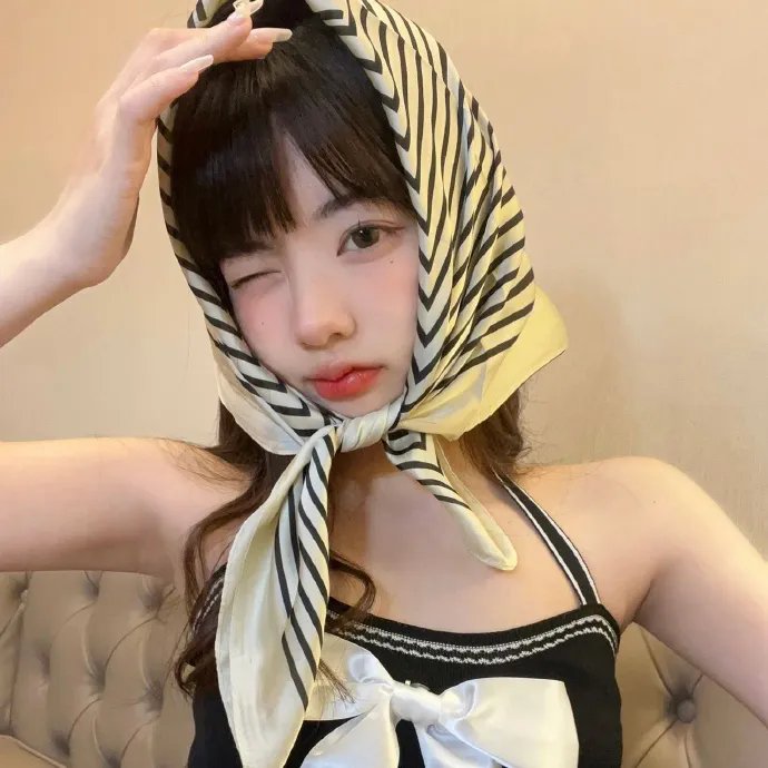碧窗艳影